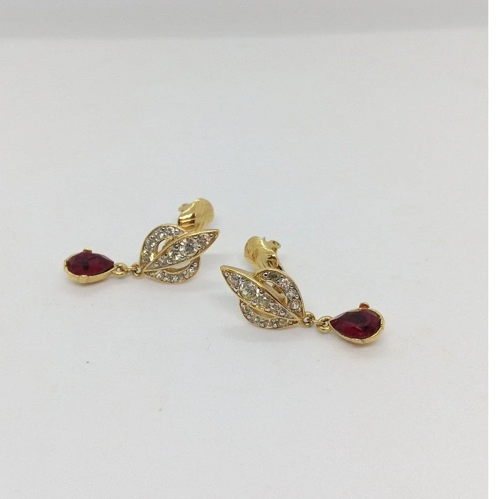 Trifari Vintage Red Teardrop Rhinestone Gold Tone Clip On Earrings Pavé Accent